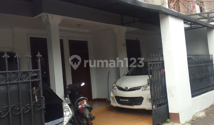 Rumah Bagus 2 Lantai Lingkungan Nyaman dan Aman di Tebet Timur 