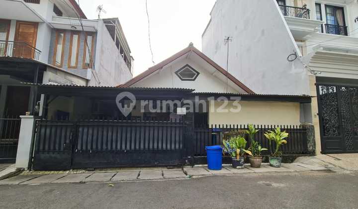 Rumah Strategis Di Tebet Barat, Hanya 3 Menit Jalan Kaki ke Jl. Tebet Raya