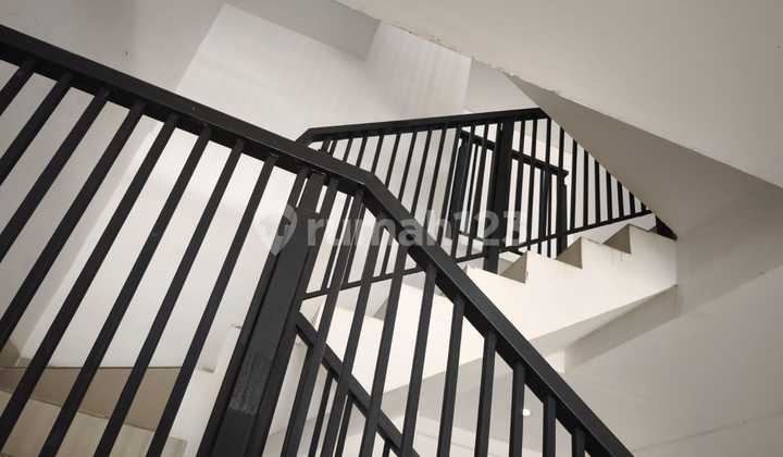 New 3.5-Story Shophouse, Commercial Strategic Location in West Tebet, Near Jl. MT Haryono