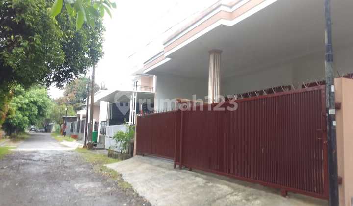 Rumah 2 Lantai, Cantik Terawat Di Perumahan Kranggan Dengan Akses Jalan 3 Mobil, Dan Sangat Dekat Ke Jalan Transyogi Cibubur Rumah 2 Lantai, Cantik Terawat Di Perumahan Kranggan Dengan Akses Jalan 3 Mobil, Dan Sangat Dekat Ke Jalan Transyogi Cibubur