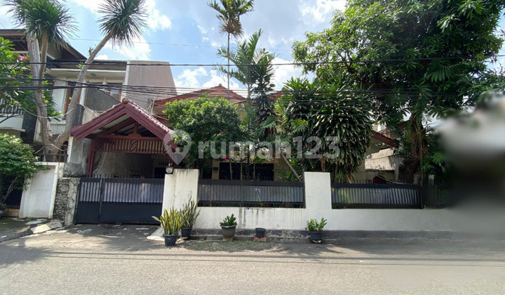 Rumah Besar dan Terawat di Tebet Barat, Cocok Dijadikan Tempat Usaha, Hanya 3 Menit ke Jl. Mt Haryono