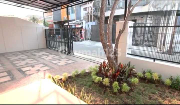 House in Pal Batu Menteng, Tebet, Strategically Suitable for Boarding Houses/Rentals, 5 Minutes to Kokas Mall, 10 Minutes to Pancoran and Manggarai. 2