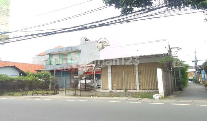 Bangunan Komersial Luas Tanah 790 M2, di Jl. Raya Bogor Kramat Jati, Dijual di Bawah NJOP