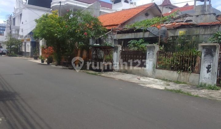 Rumah Tua Hitung Tanah, Strategis di Tebet Barat dan Hanya 3 Menit Berjalan Kaki ke Eco Park Tebet Rumah Tua Hitung Tanah, Strategis di Tebet Barat dan Hanya 3 Menit Berjalan Kaki ke Eco Park Tebet