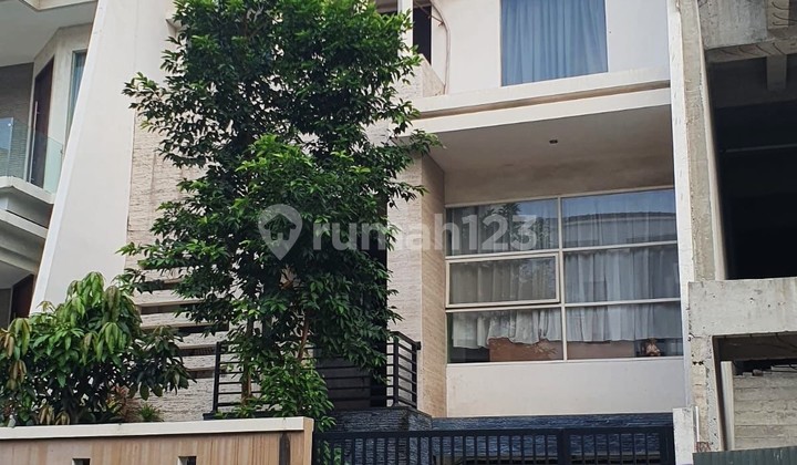 Manyar Permai House PIK 8x25 4+1KT Semi Furnished with BBQ Gazebo