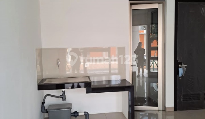 Rumah Cluster Scarlet PIK2 4,5x10 Hoek 2KT Siap AJB Samping Taman 2