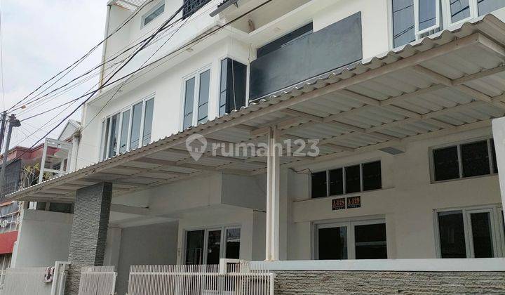 Rumah 3 Lantai Dengan Roof Top Puri Cipageran  2