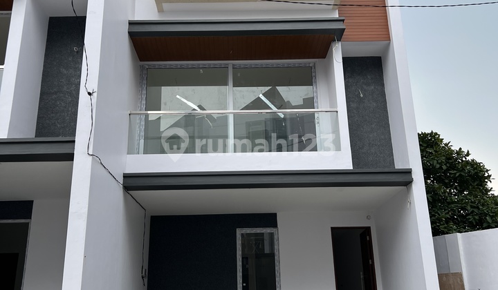 Bangunan Baru, 3 Lantai, Siap Huni, Lingkungan Nyaman