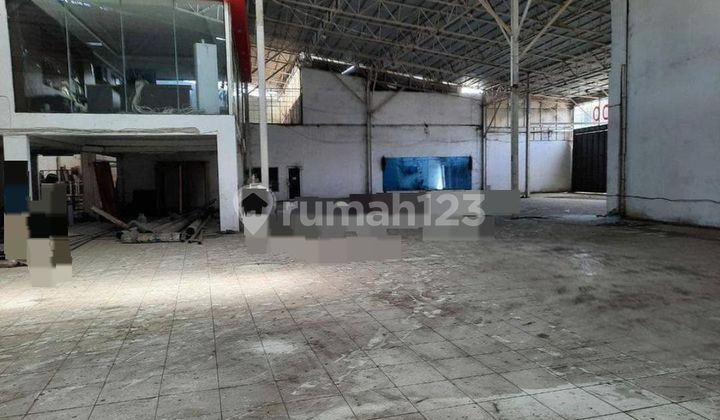 Ex Showroom Car, Roadside, Strategic Location, Ready to Use