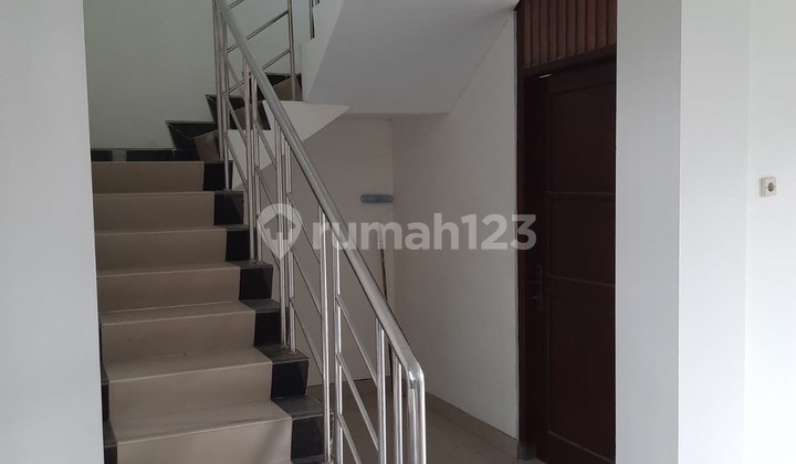 House in Housing Estate on Solo Street, 3 Minutes to Panti Rini Hospital 2