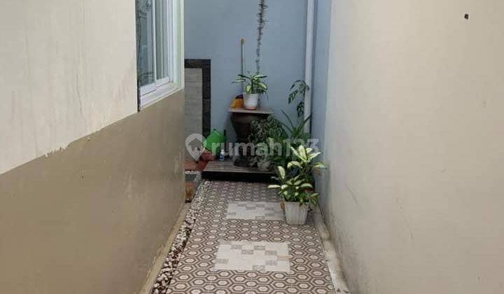 Rumah Hook di Jalan Raya Kadisoka Timur Maguwoharjo Full Furnish 2