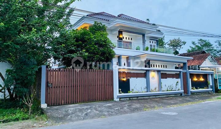 New Tajem Road Luxury House Maguwoharjo