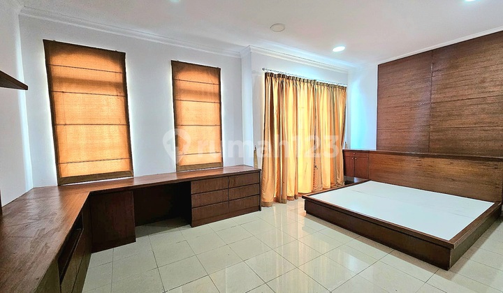 Disewakan Rumah Bgm Cendana Golf Pik 8x18 M² 3 Lantai, 4 +1 Kamar Tidur. Murah Di Cluster Premium 1