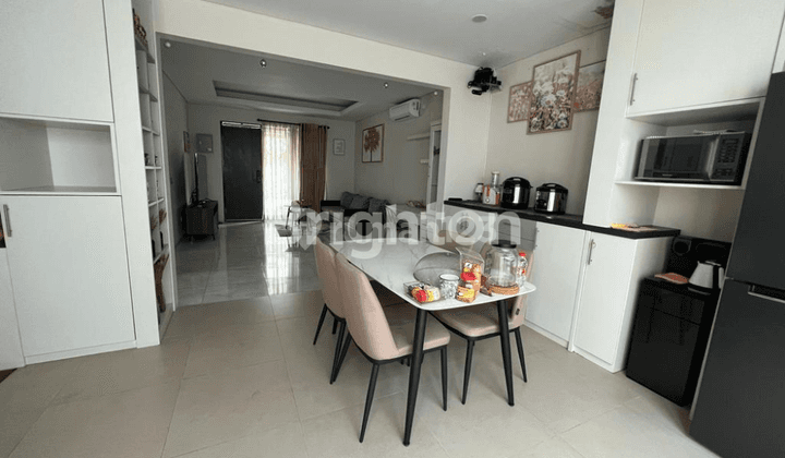 RUMAH NYAMAN 2 LANTAI SEI FURNISHED DI CLUSTER SIMAKIRANA KOTA BARU PARAHYANGAN 2