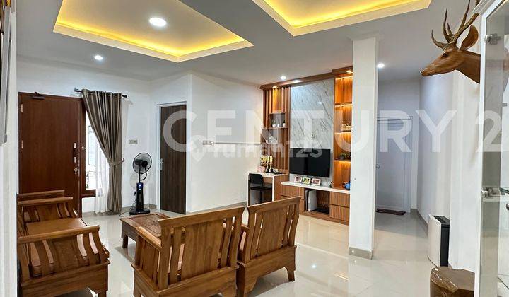 Rumah Cantik Di Puri Sriwedari Cibubur Lt 266m2 Lb 300m  2