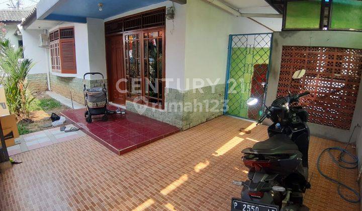 JUAL Cepat Rumah 1 1/2 Lantai Hunian Bagus Dan Rapih Jl Kramat. 1