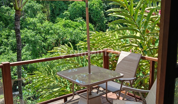 Villa Kayu 1BR yang Tenang di Buwit dengan Pemandangan Sungai