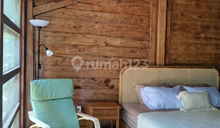 Villa Kayu 1BR yang Tenang di Buwit dengan Pemandangan Sungai