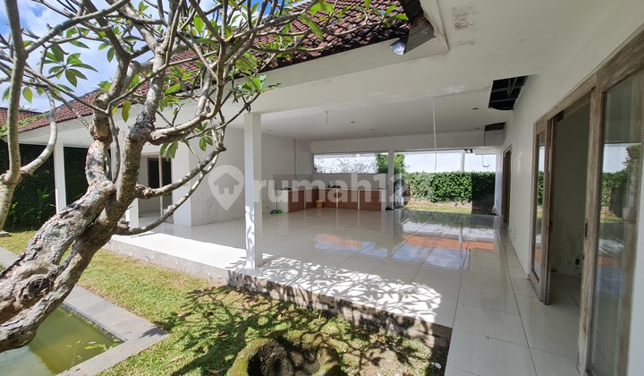 Investment Opportunity: High Earning 3-Bedroom Villa in Padang Linjong, Canggu Investment Opportunity: High Earning 3-Bedroom Villa in Padang Linjong, Canggu