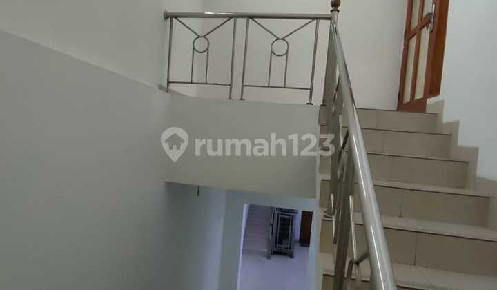 New Rendeng Shop House on Moh Toha Street, Bandung 5131 2