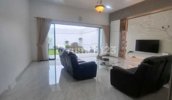 Rumah Mewah Sangat Bagus di Sayap Surya Sumantri Bandung 5123 Rumah Mewah Sangat Bagus di Sayap Surya Sumantri Bandung 5123