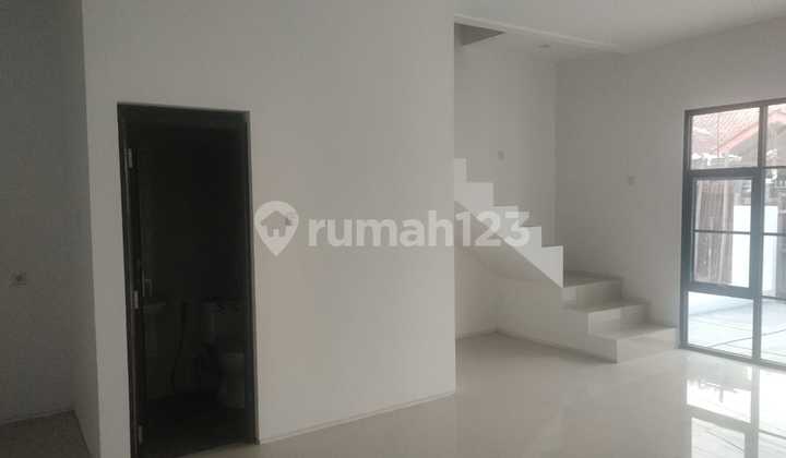 Rumah Baru Minimalis di Sayap Kopo 5120