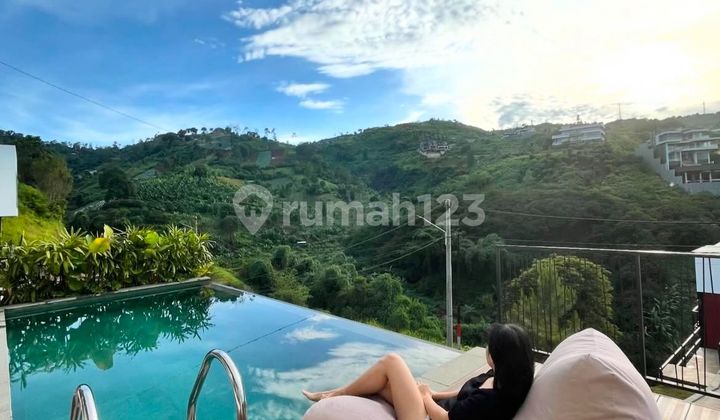 Dijual Rumah Villa Mewah di Dago Pakar Bandung