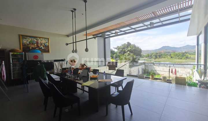 Dijual Rumah Mewah Premium View Danau di Kota Baru Parahyangan