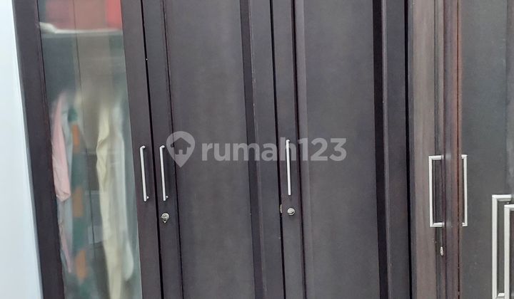 Dijual Rumah Depan Taman yang Luas dan Rindang 2