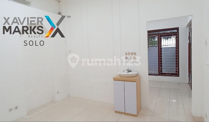 Disewakan Rumah Dan Ruang Usaha Murah  Tengah Kota 2