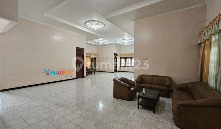 Spacious House Suitable for Office and Boarding House in Jajar Solo Area. Spacious House Suitable for Office and Boarding House in Jajar Solo Area.