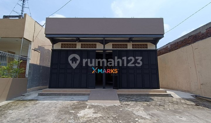 Ruang Usaha dan Gudang Kecil Tengah Kota Siap Pakai