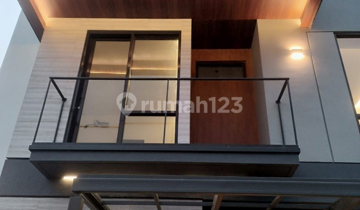 Ready-to-Occupy House in Pancoran Mas, Depok City