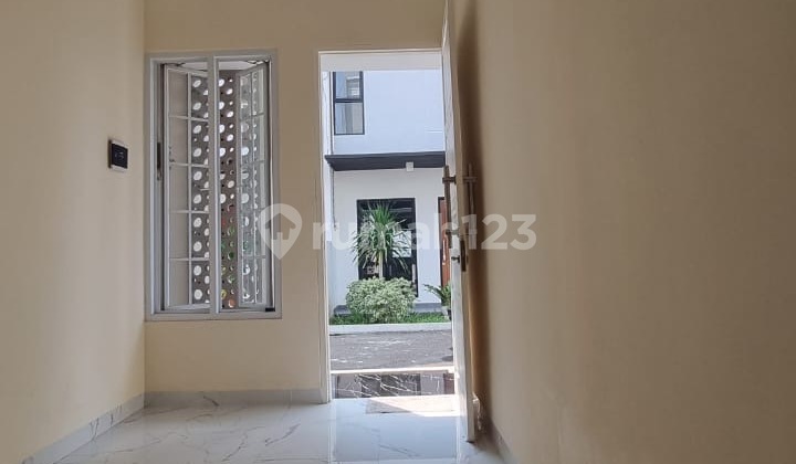 Rumah 3 Lantai Strategis Dekat Pintu Tol Sawangan Depok 2