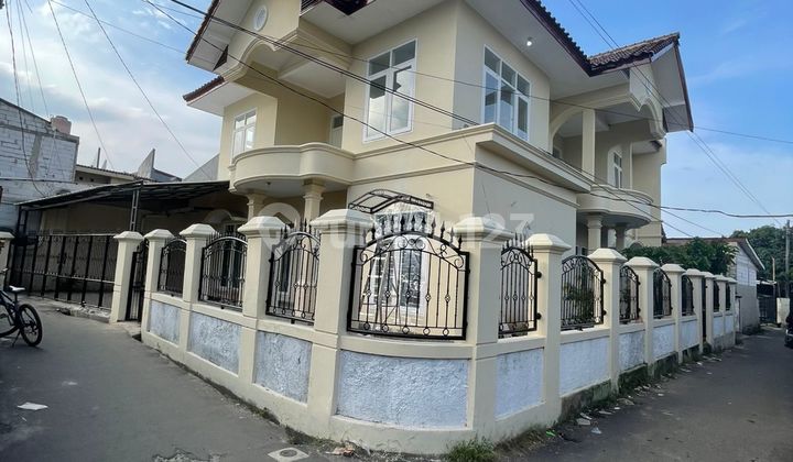 House Position Corner Ready to Occupy in Beji, Depok City.