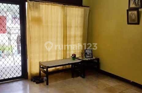 Langka! Rumah + Kontrakan di Kebon Jeruk, HGB, 264m, Akses Jalan Lebar, Dekat Binus 2