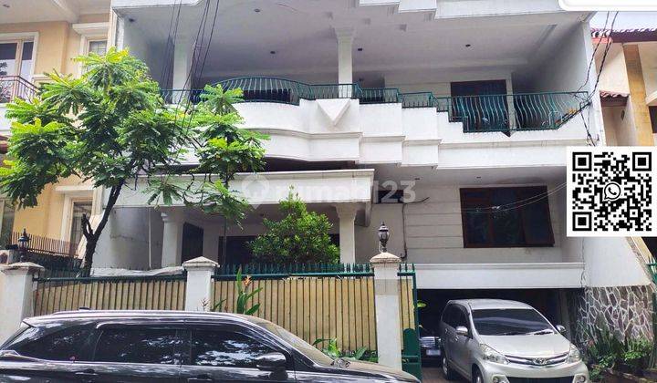 Turun Harga Jual Atau Sewa Rumah Kebayoran Baru, Jakarta Selatan, 10.55x20.15m², 2 Lt, SHM 1