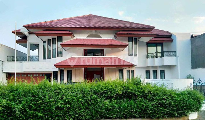 Rumah di Madrasah Raya Cilandak Jakarta Selatan - Ada Kolam Renang & Basement, sewa hanya untuk Kantor atau Yayasan 2