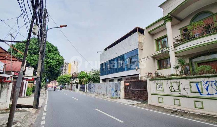 3-Story House in Kemanggisan Raya, West Jakarta, Strategic Location – 17 Rooms, 700 m² 2