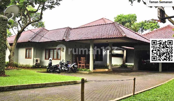 Rumah Pondok Cabe Ilir Tangerang Selatan dengan Taman & Kolam Renang Rumah Pondok Cabe Ilir Tangerang Selatan dengan Taman & Kolam Renang