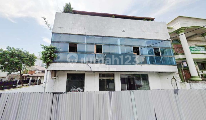Rumah 3 Lantai di Kemanggisan Raya, Jakarta Barat, Lokasi Strategis – 17 Kamar, 700 m²