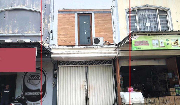 Super Strategic! For Rent: 2.5-Story Shop House in Duri Kosambi, Cengkareng - Near Rawa Buaya Station