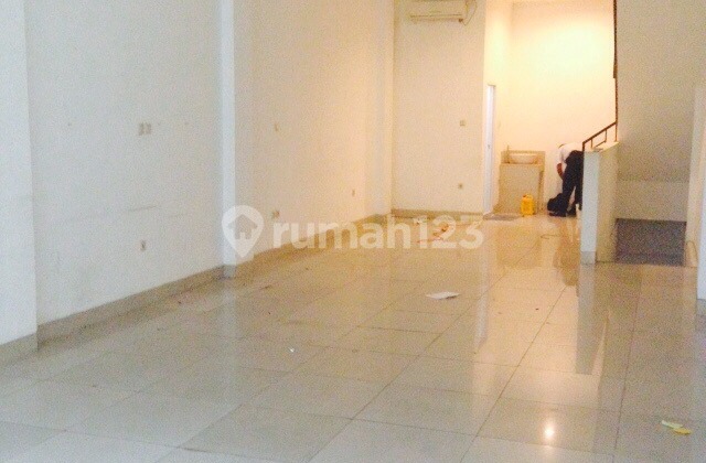 For Rent: Office Building Jl. Guntur Setiabudi, 3 Units, South Jakarta, Total Area 950 m² For Rent: Office Building Jl. Guntur Setiabudi, 3 Units, South Jakarta, Total Area 950 m²