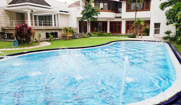 Rumah Mewah Luas di Madrasah Raya Cilandak Jakarta Selatan - SHM, Ada Kolam Renang