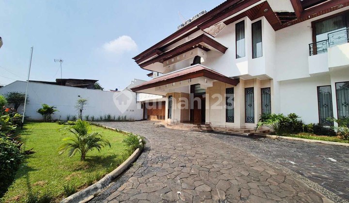 Rumah di Madrasah Raya Cilandak Jakarta Selatan - Ada Kolam Renang & Basement, sewa hanya untuk Kantor atau Yayasan Rumah di Madrasah Raya Cilandak Jakarta Selatan - Ada Kolam Renang & Basement, sewa hanya untuk Kantor atau Yayasan