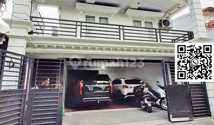 Dijual Rumah Strategis di Kebon Jeruk 2 Lantai, SHM, Dekat Tol & Mal