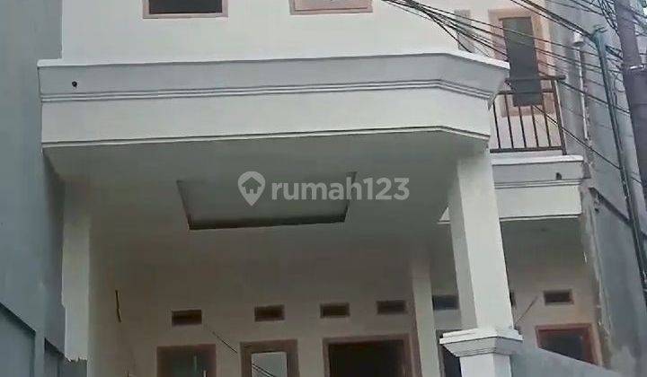 Siap Huni Rumah Baru Dibawah 1 M  Jakarta Timur, 2 Lantai, Bisa Kpr, Depan Jalan Lewat Mobil ! 1