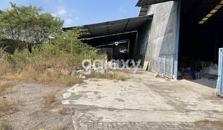 Gudang eks pabrik dekat gerbang tol jetis 2