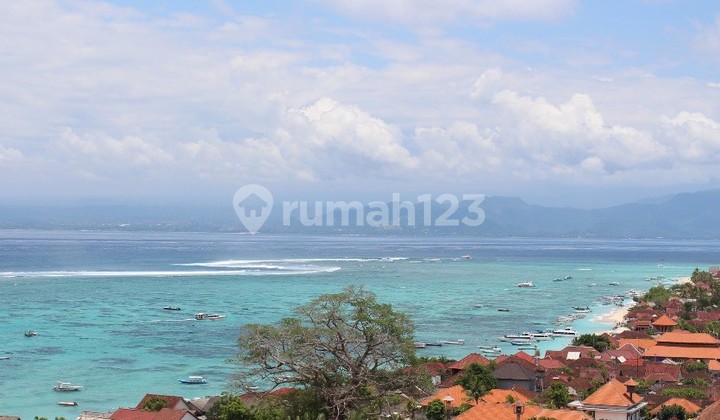 Lahan Tepi Tebing dengan Pemandangan Laut di Nusa Lembongan, Bali Lahan Tepi Tebing dengan Pemandangan Laut di Nusa Lembongan, Bali