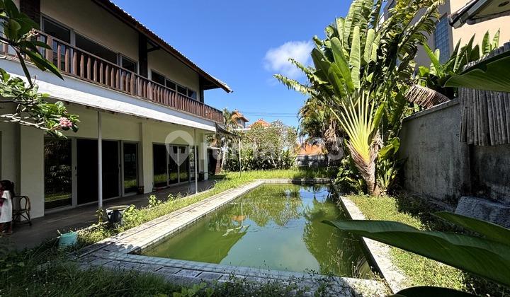 Villa Modern 3 BR Lokasi Strategis di Ungasan, Bali Selatan Villa Modern 3 BR Lokasi Strategis di Ungasan, Bali Selatan